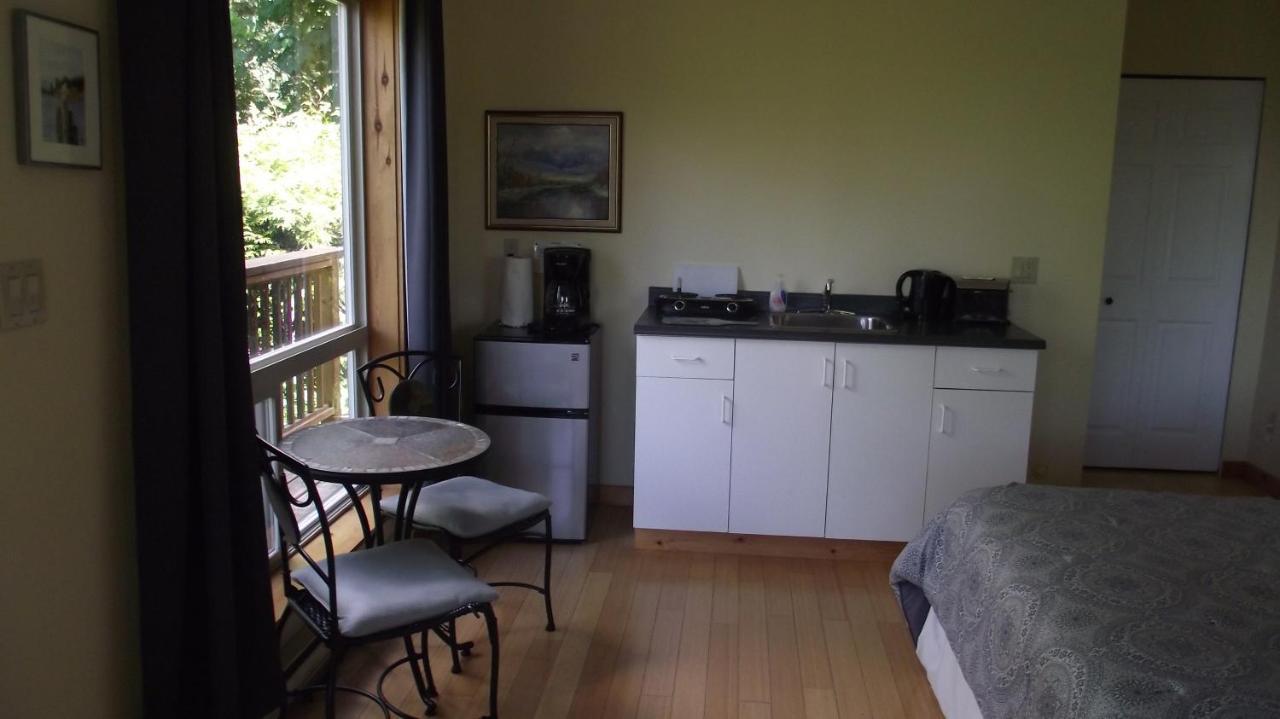 Secret Cove Cottage Suites Halfmoon Bay Ngoại thất bức ảnh